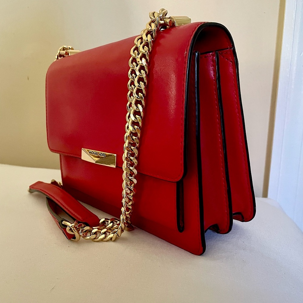 ✨item has SOLD✨Michael Kors Leather Jade Gusset Shoulder Bag Bright Red w/ gold